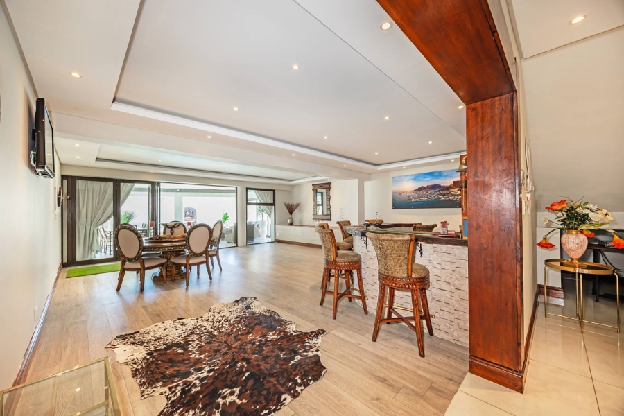 8 Bedroom Property for Sale in Baronetcy Estate Western Cape